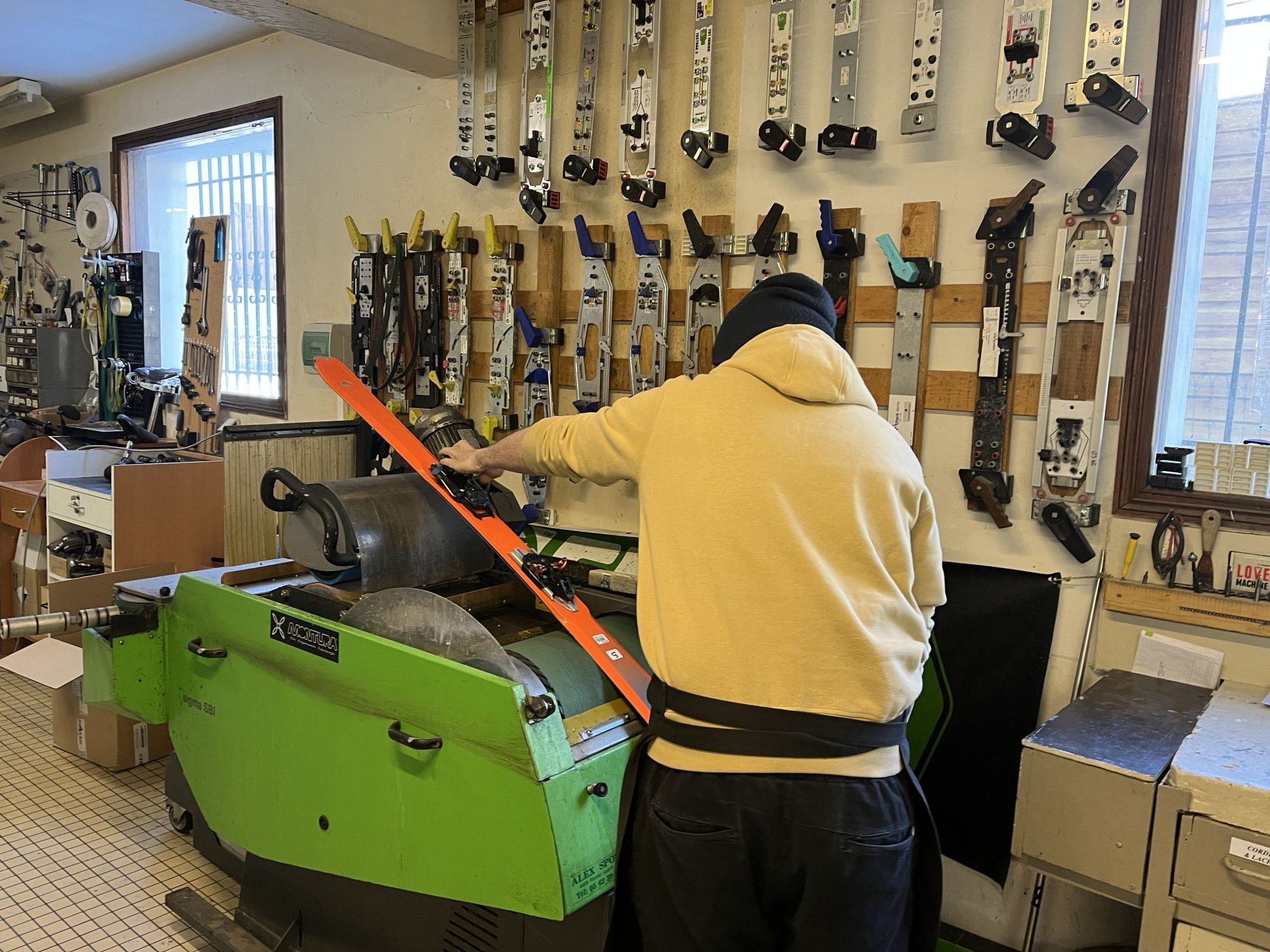 Réparation de Vélos et Skis - ponçage
